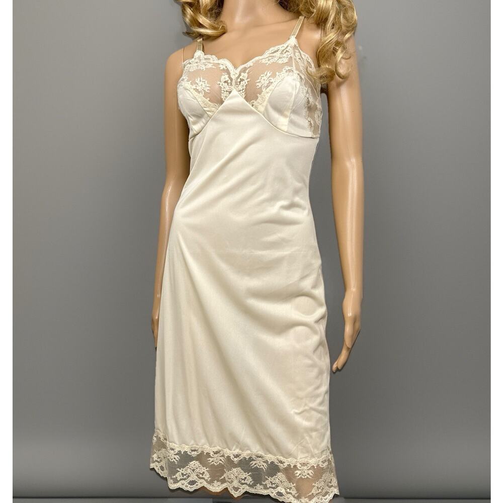 Vintage Wonder Maid Full Slip Size 32 Ivory Beige ILGWU Union Nylon Wide Lace